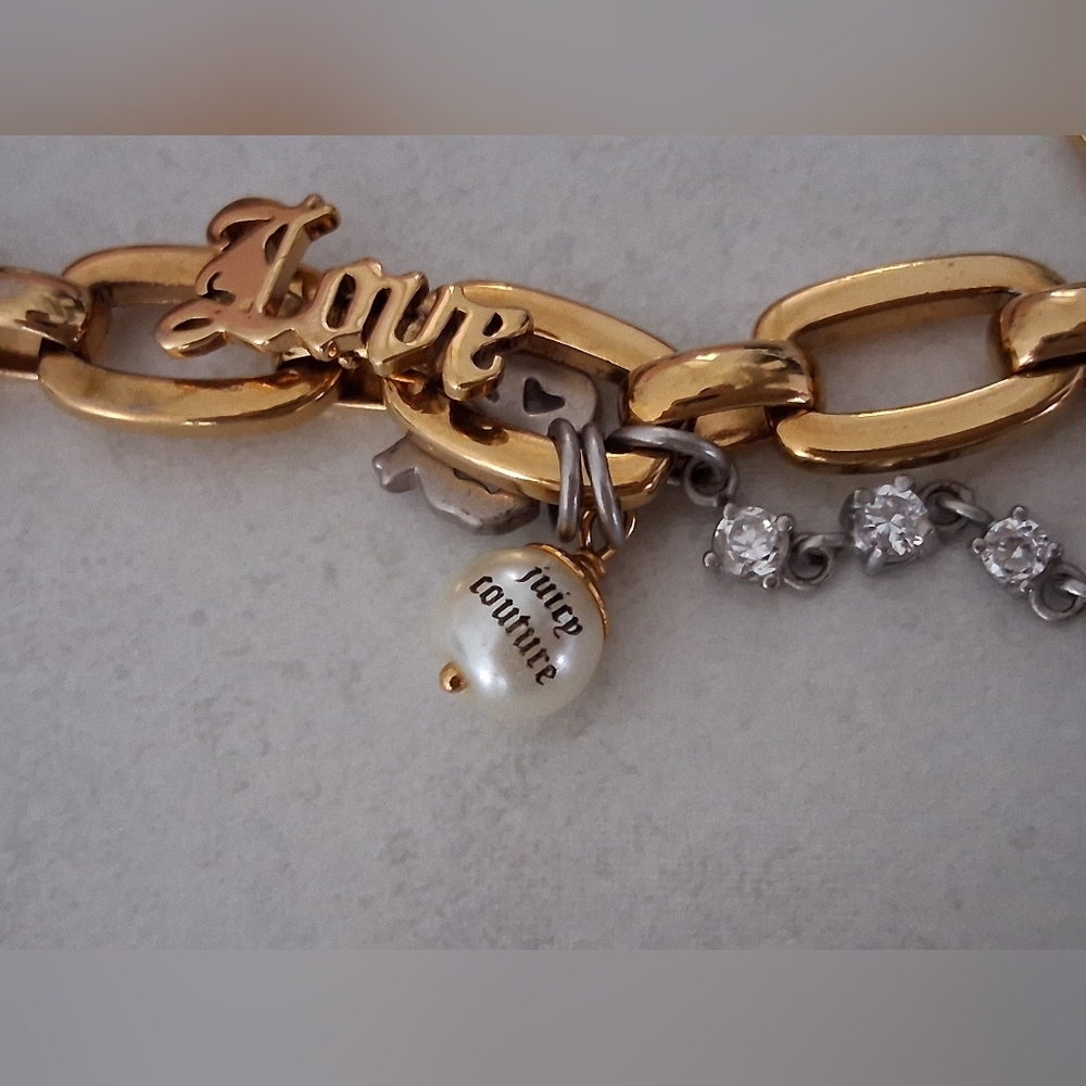 RARE Juicy Couture Gold Heart Charm Bracelet/ Y2K/ Original Heart Box - Picture 12 of 15